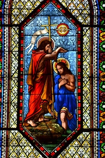 Taufe_Jesus+Johannes_Kirchenfenster (pixabay_stained-glass-4052419)_1280×1920