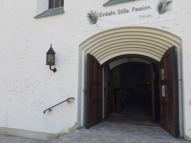 Heilandskirche_Portal (Palmsonntag)_ 1500x1125